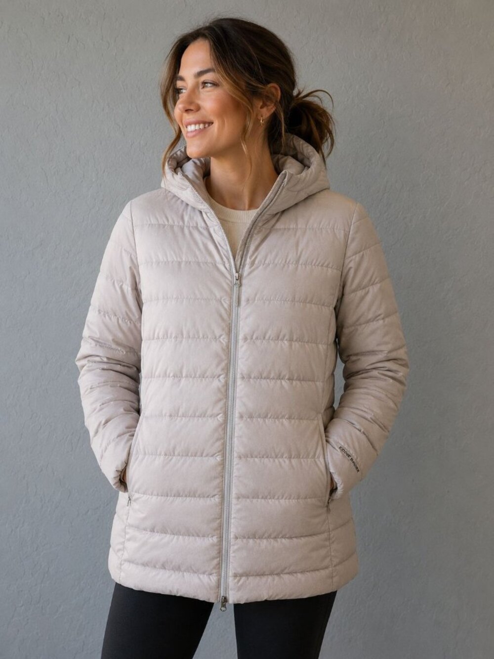 Eddie Bauer hooded down puffer jacket Beiege horizontal quilting and a full-zip